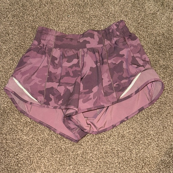 pink camo lulu hotty hot shorts - Picture 1 of 1